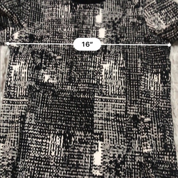 Vince Camuto Black top  crew neckline Short Sleeve Top size XS - Picture 4 of 8